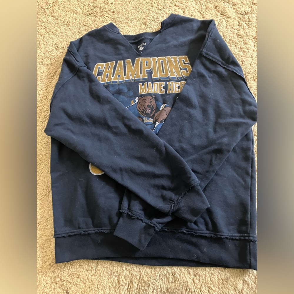 Hollister Blue 84 Oversized UCLA Graphic Notch-Neck Sweatshirt - Picture 6 of 8